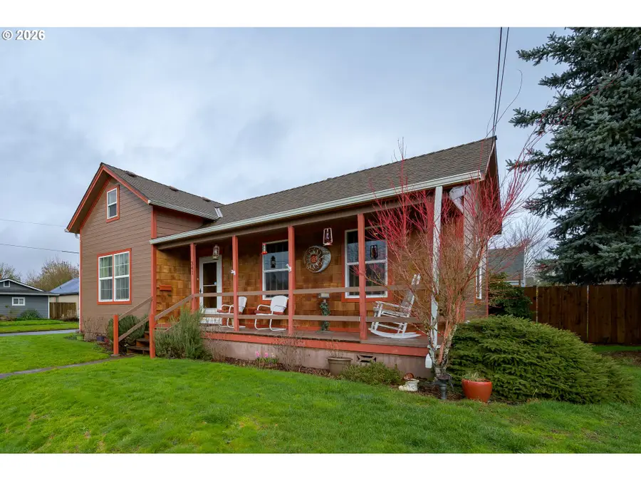 341 NW 10th St, McMinnville, OR 97128 - #3
