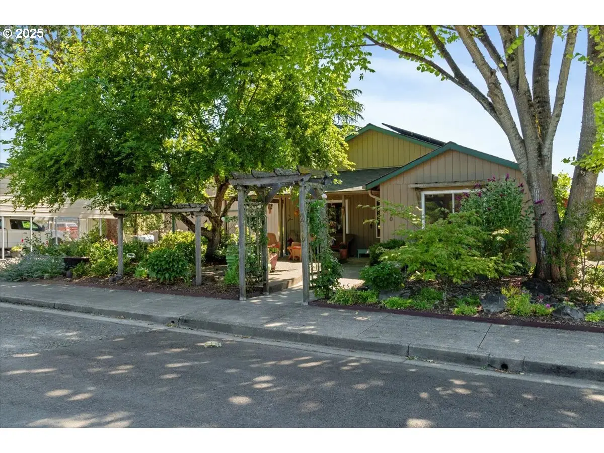 210 S 2nd St, Carlton, OR 97111 - Image #1