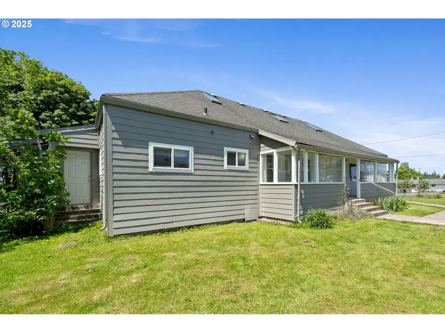 1209 6th St, Tillamook, OR 97141 - Image #3