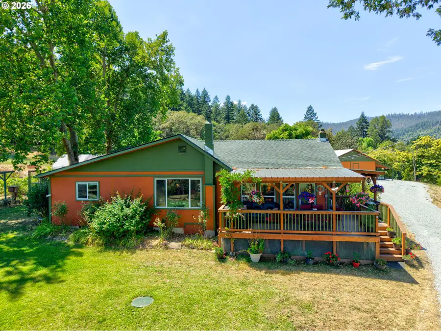 220 Faver Dr, Riddle, OR 97469 - #2