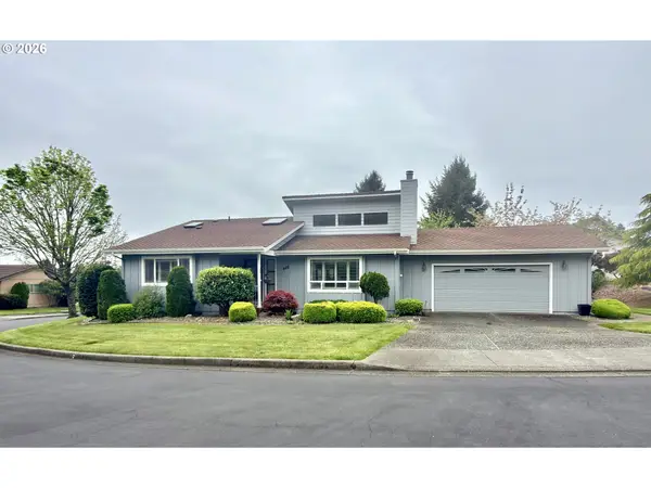 846 Brookhaven Dr, Brookings, OR 97415