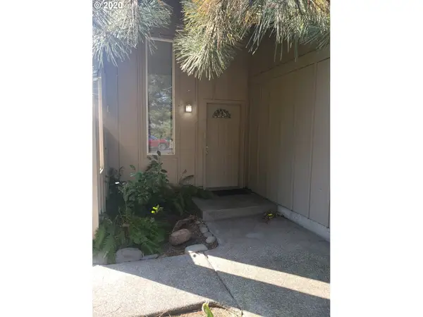 76348 Christel Ln, Oakridge, OR 97463