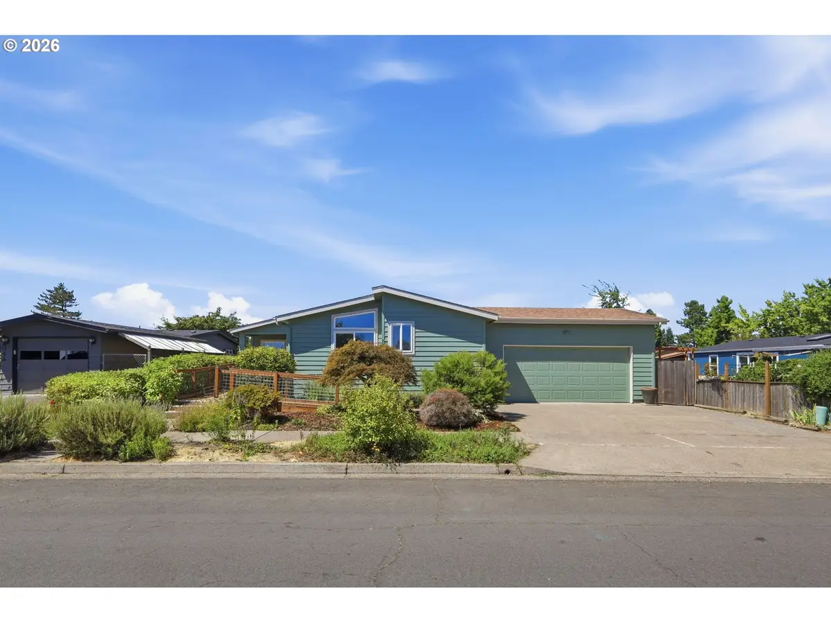 2070 Donnelly Dr, Springfield, OR 97477 - #1