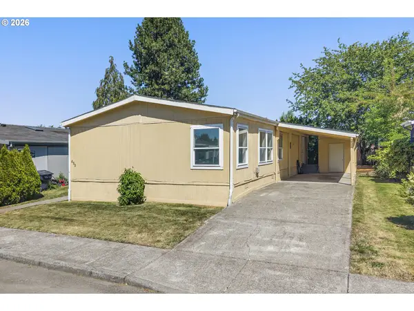 655 Village Dr, Molalla, OR 97038