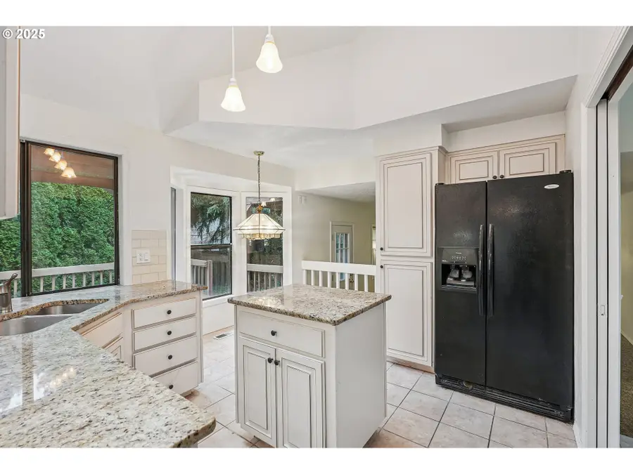 10763 SW River Dr, Tigard, OR 97224 - Image #2