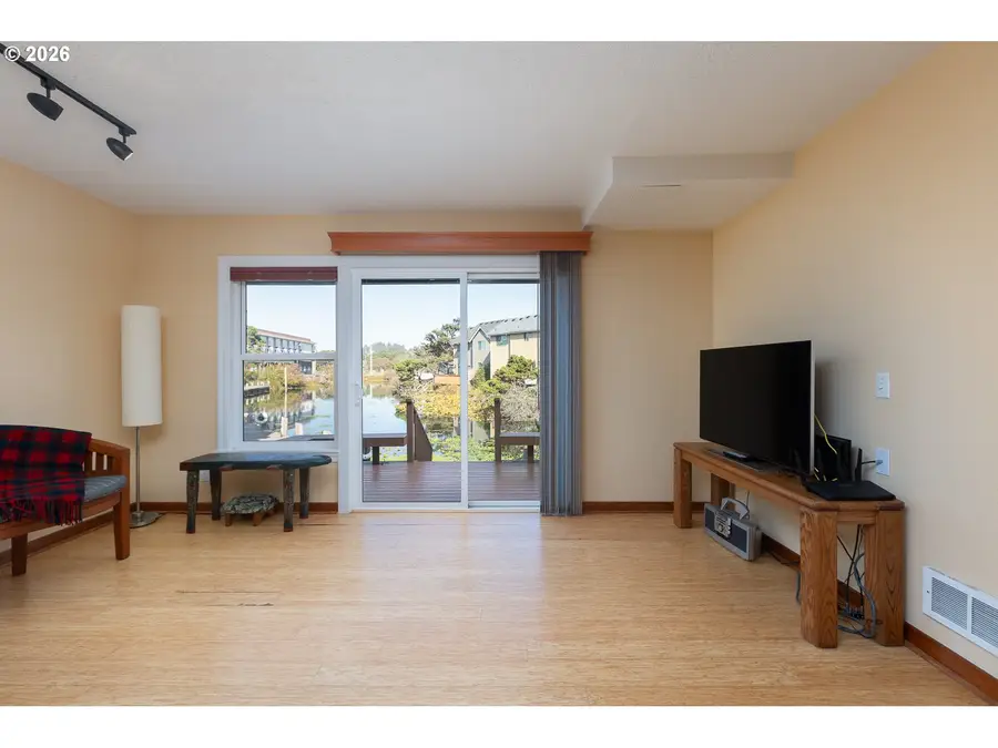 180 SE Highway 101 #17, Lincoln City, OR 97367 - #3