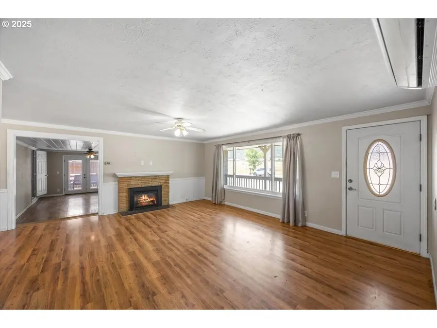 631 E 4th Ave, Riddle, OR 97469 - Image #2