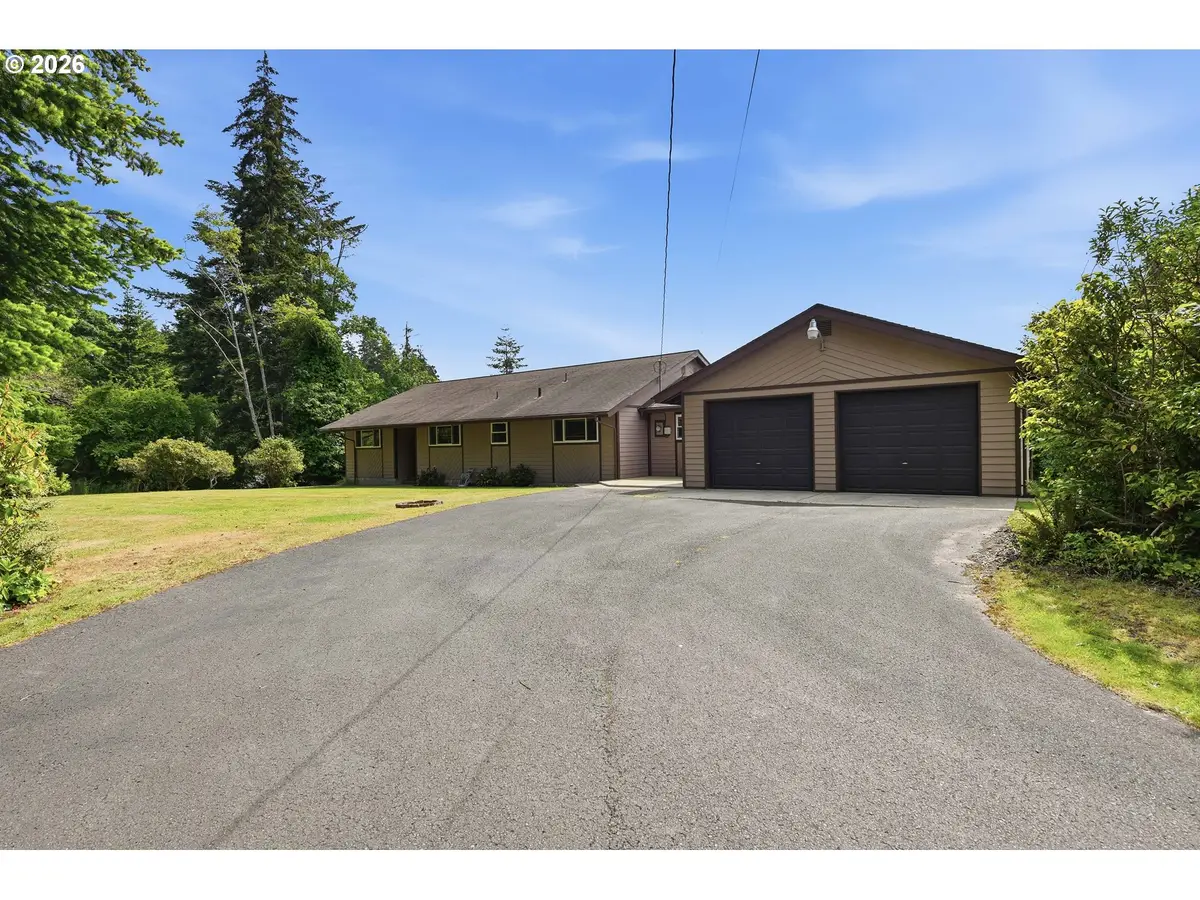 66635 Gunderson Rd, Glasgow, OR 97459 - #1