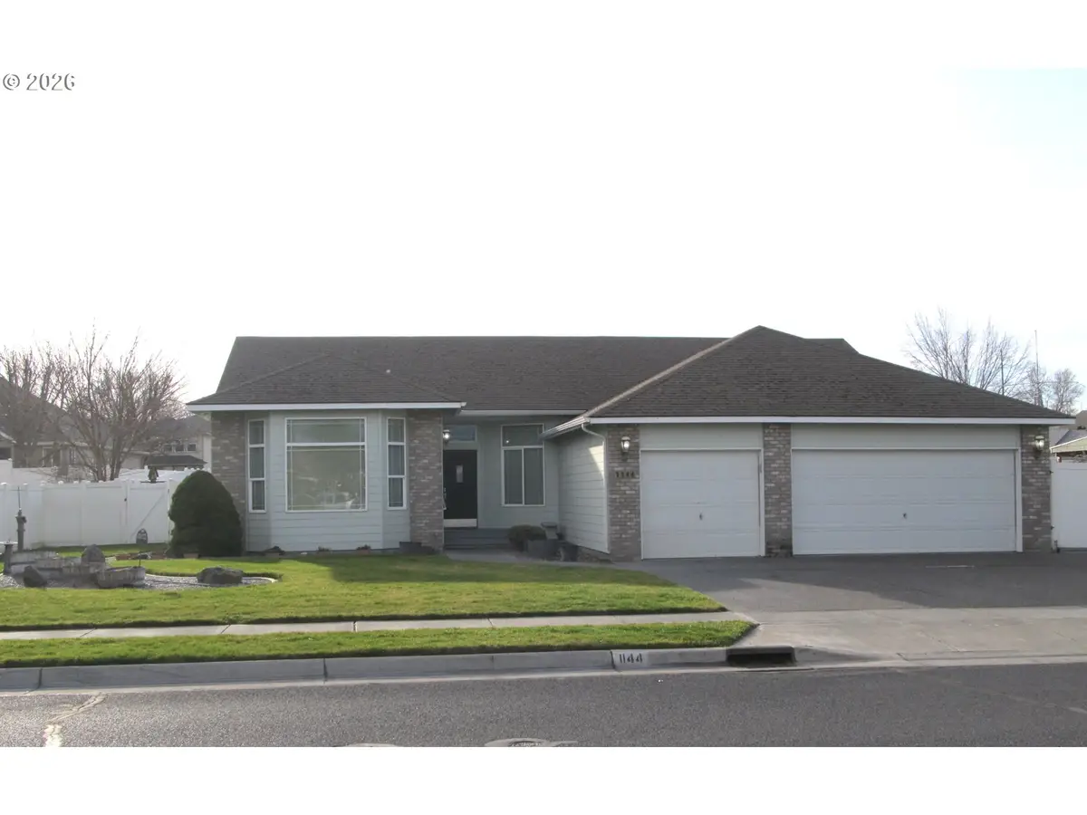 1144 E Main St, Hermiston, OR 97838 - Image #1