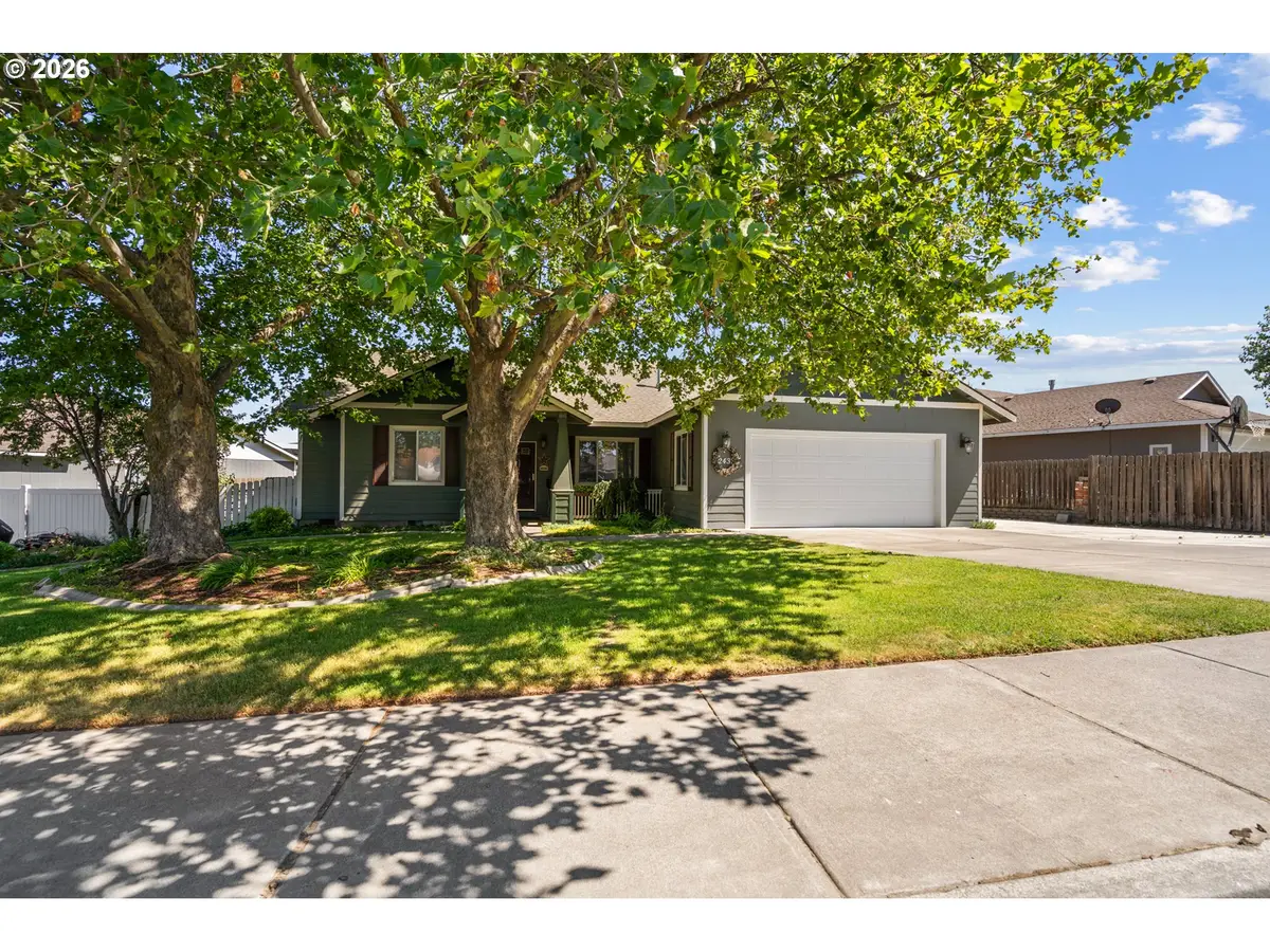 2433 Curlew St, Umatilla, OR 97882 - #1