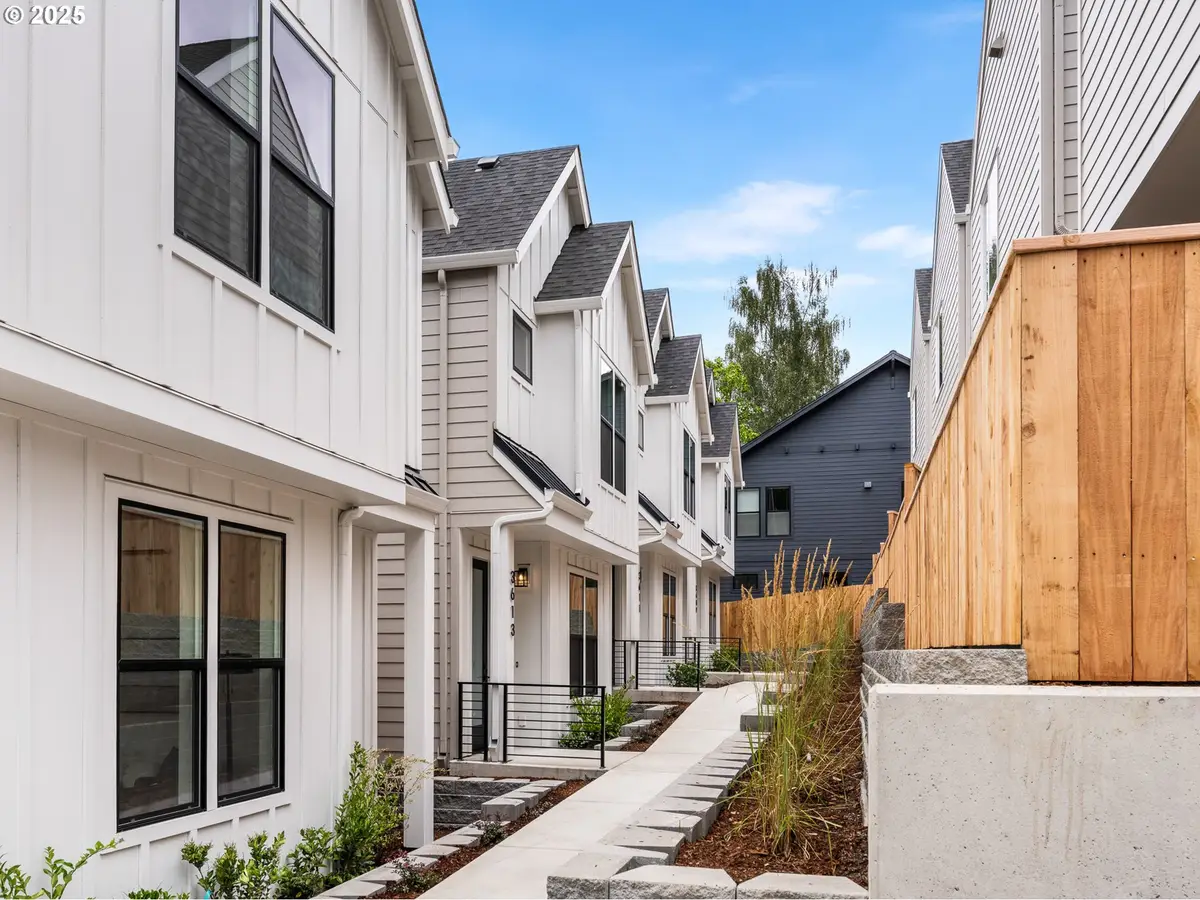 3609 SW Logan St, Portland, OR 97219 - Image #1