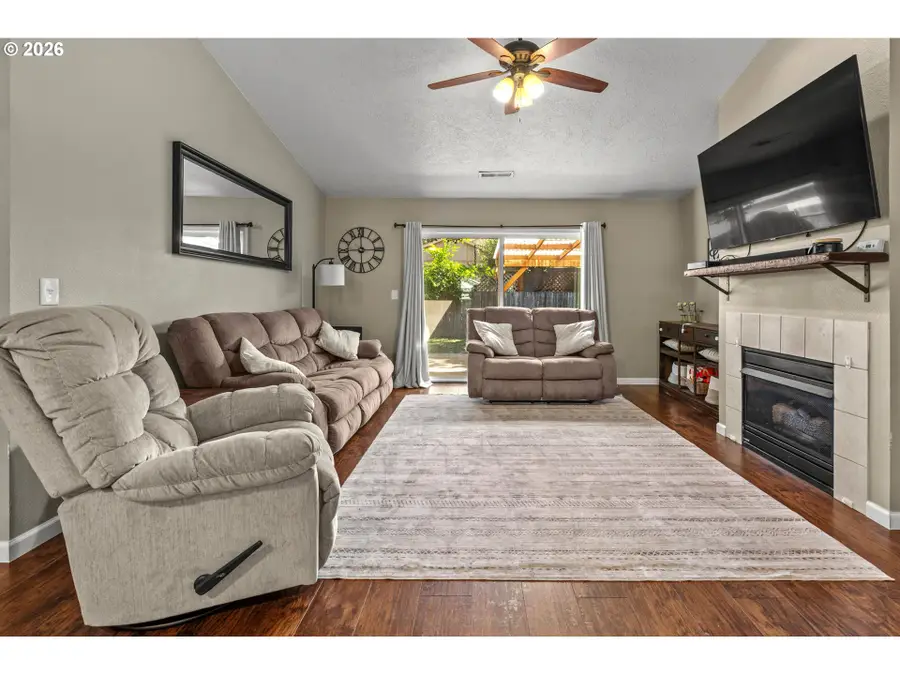 258 S 4th St, Saint Helens, OR 97051 - #3