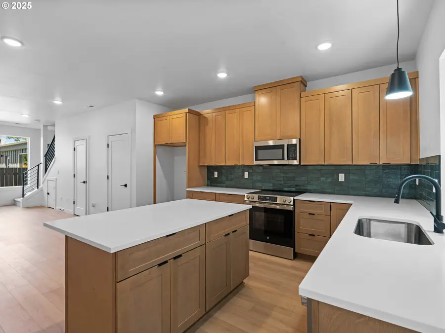 7191 SE Crystal Springs Blvd #9, Portland, OR 97206 - Image #2