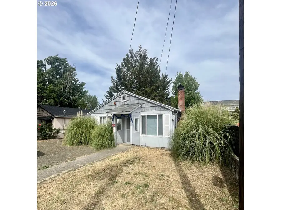 1443 NW Fairmount St, Roseburg, OR 97470 - #2