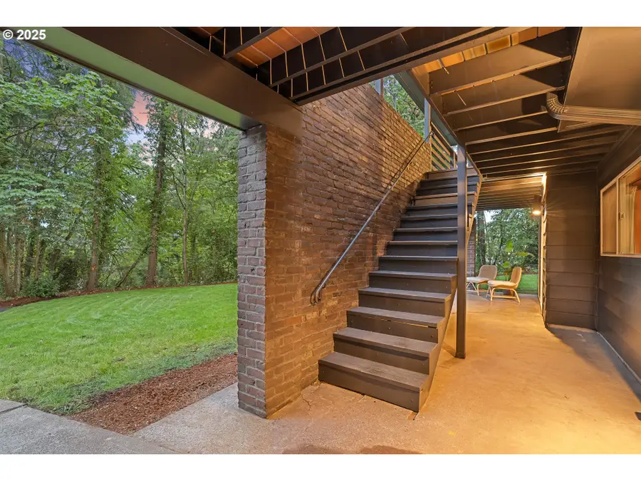 8475 SW Canyon Ln, Beaverton, OR 97225 - Image #2