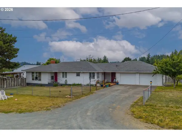 2343 Harris St, MyrtlePoint, OR 97458