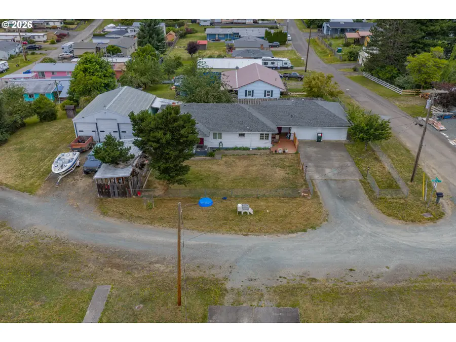 2343 Harris St, Myrtle Point, OR 97458 - #3