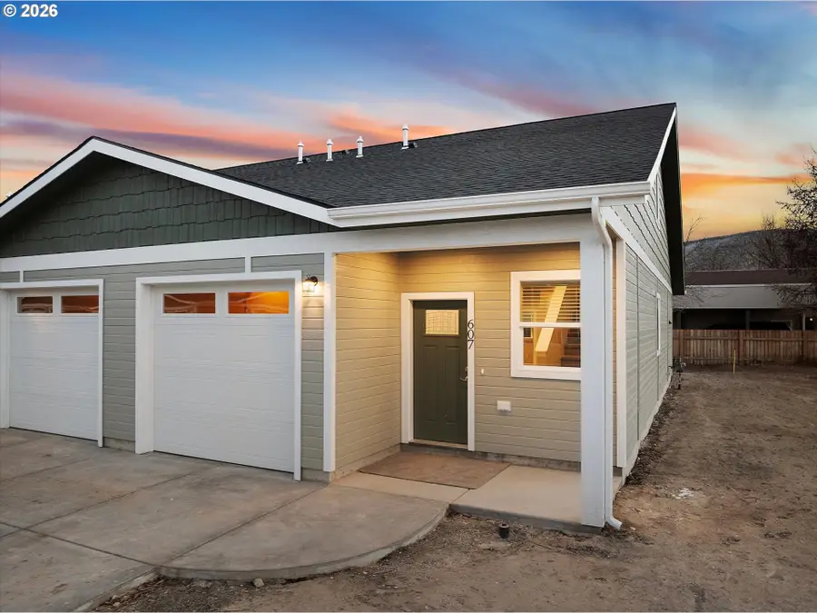 607 Park Springs Ave, Baker City, OR 97814 - Image #2