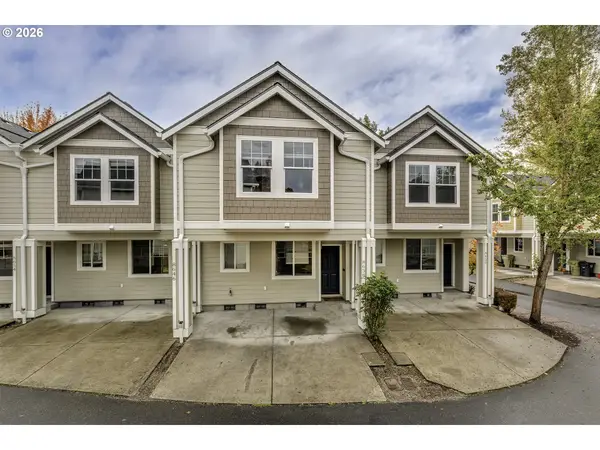 8638 NE Hyde Park Ln, Hillsboro, OR 97006