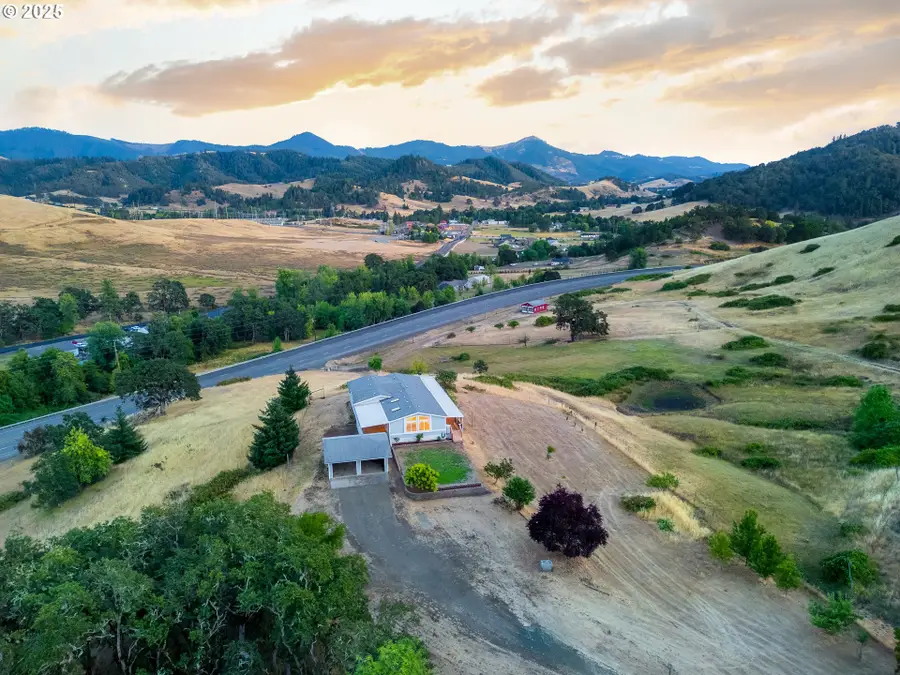 220 Robin St, Roseburg, OR 97470 - Image #3