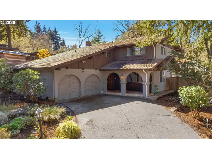 320 Dellwood Dr, Eugene, OR 97405 - #2