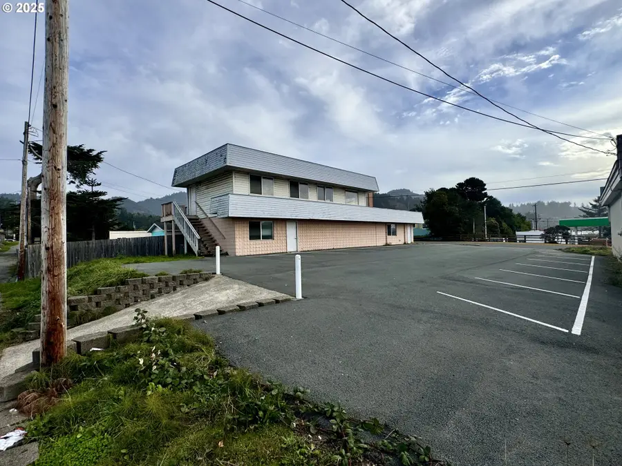 94181 4th St, Gold Beach, OR 97444 - Image #2