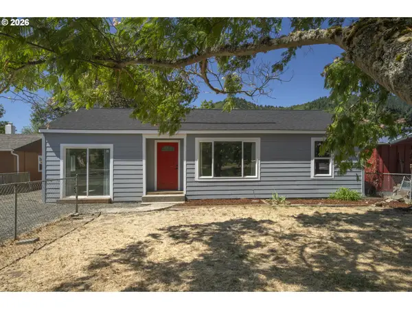 912 S Main St, MyrtleCreek, OR 97457
