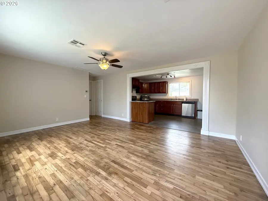 250 44th St, Springfield, OR 97478 - #3