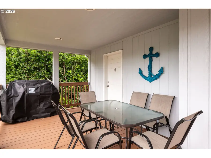 4567 Foulweather St, Florence, OR 97439 - #3