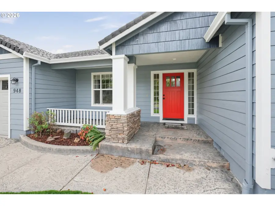 948 Black Wolf Ln, Eagle Point, OR 97524 - #3
