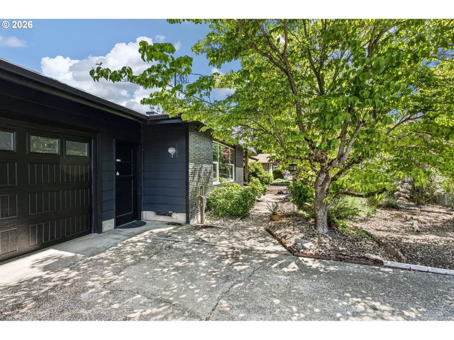 341 Hardy Ave, Eugene, OR 97404 - #2