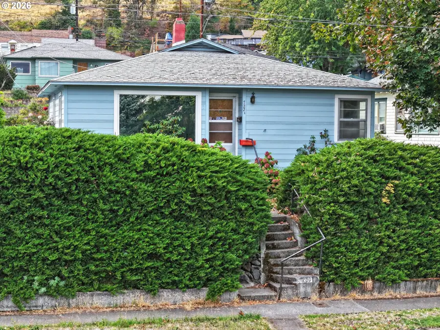 722 1/2 E 13th St, The Dalles, OR 97058 - #2