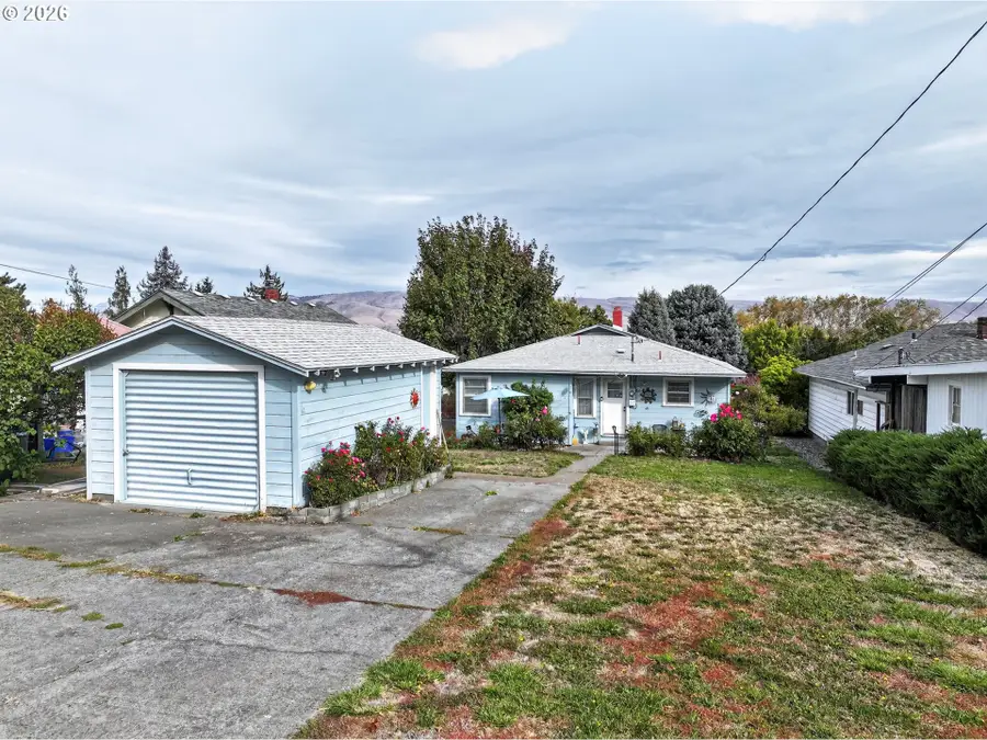 722 1/2 E 13th St, The Dalles, OR 97058 - #3