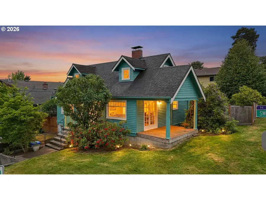 1235 SW Cheltenham St, Portland, OR 97239 - #2