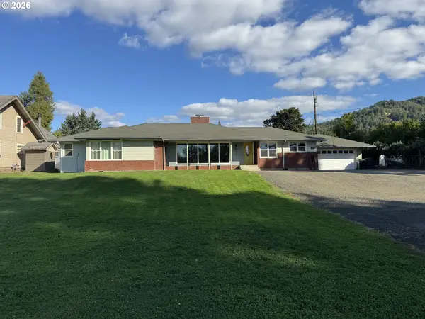 795 W Old Melrose Rd, Roseburg, OR 97471