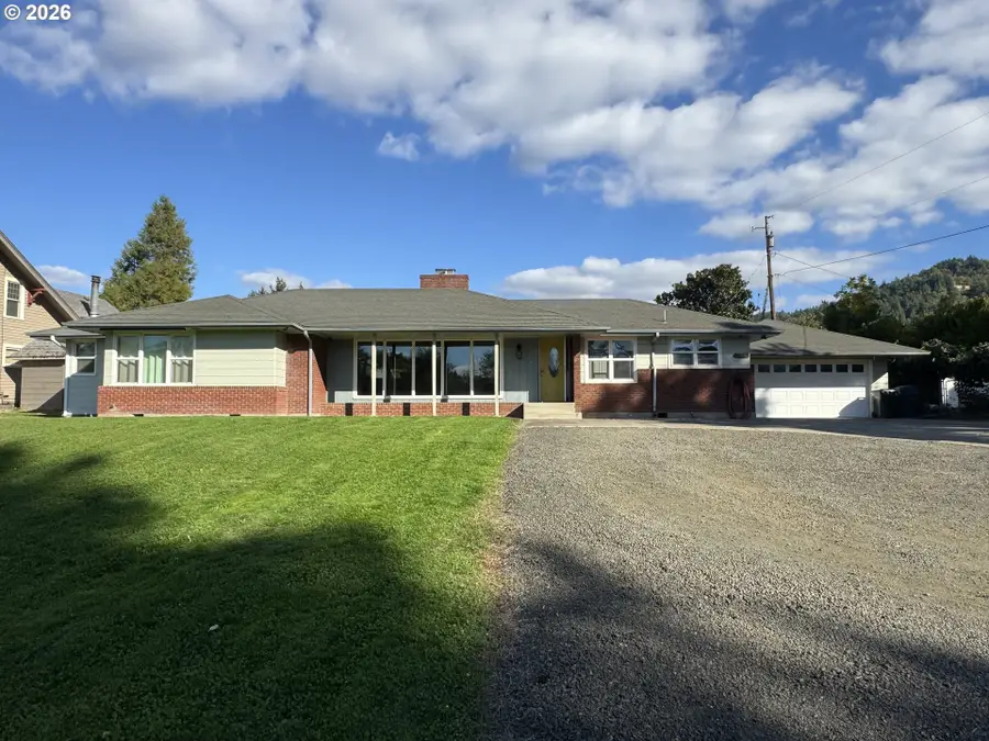 795 W Old Melrose Rd, Roseburg, OR 97471 - #2