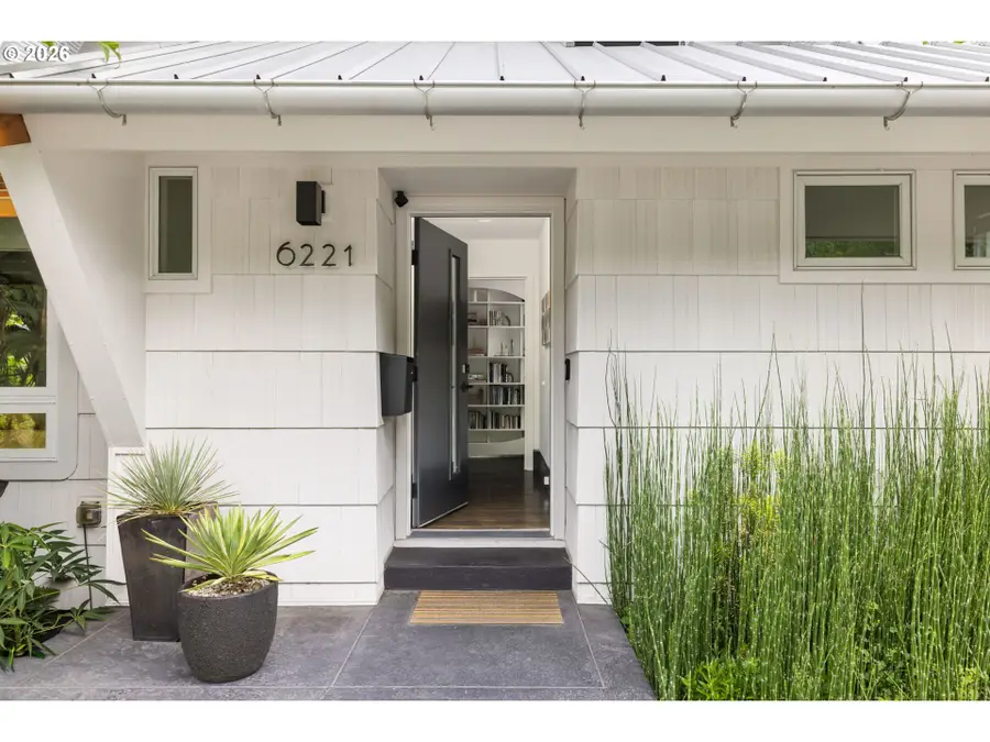 6221 SE Ash St, Portland, OR 97215 - #3