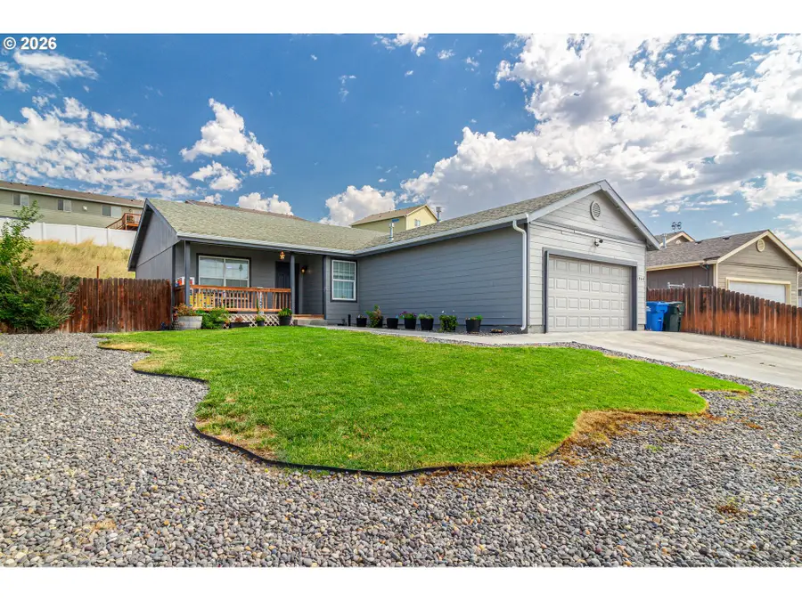 1964 NW Prickly Pear Dr, Hermiston, OR 97838 - #2