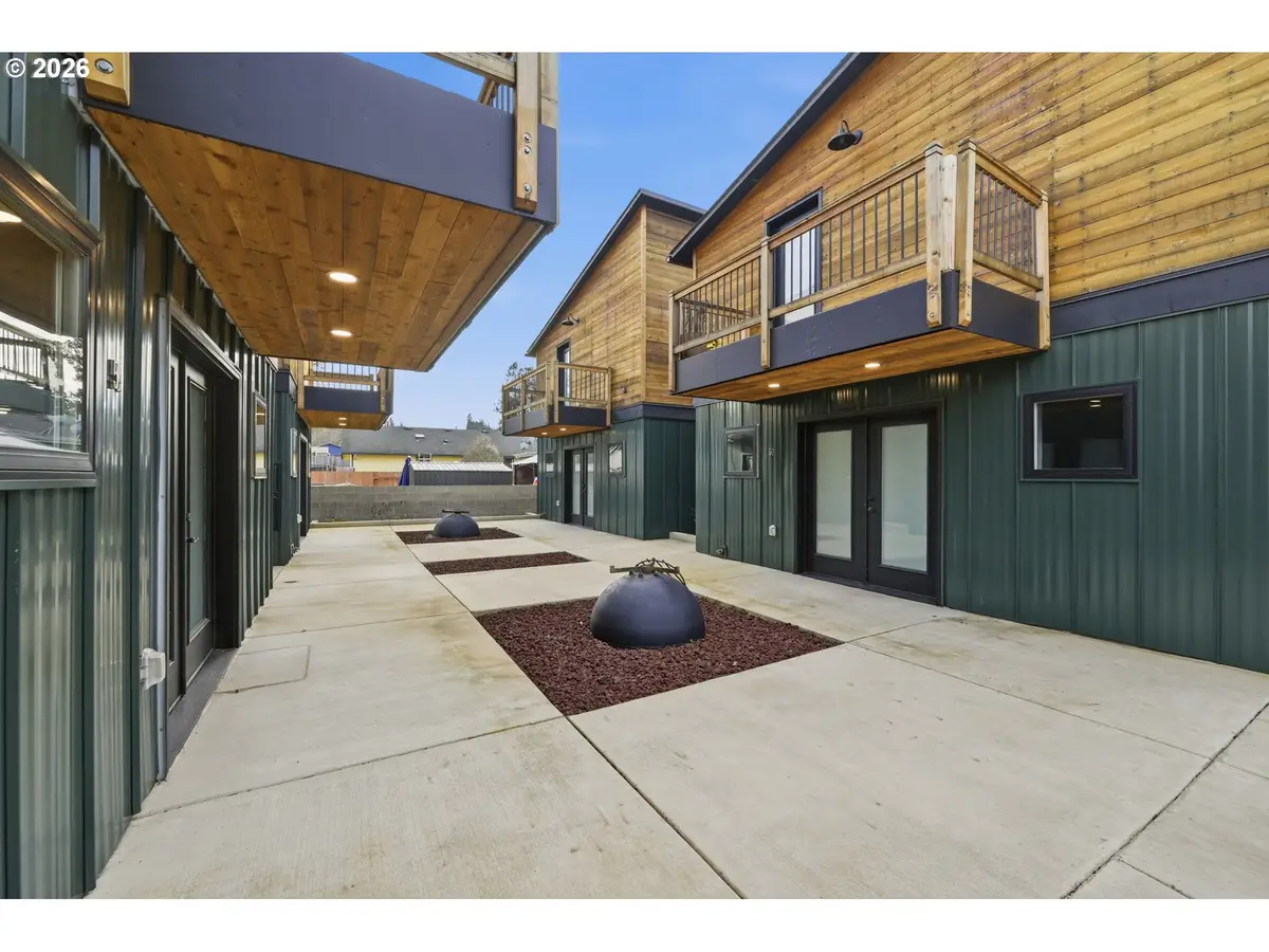 50 S 17th St, Cottage Grove, OR 97424 - Image #1