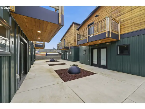 50 S 17th St, CottageGrove, OR 97424