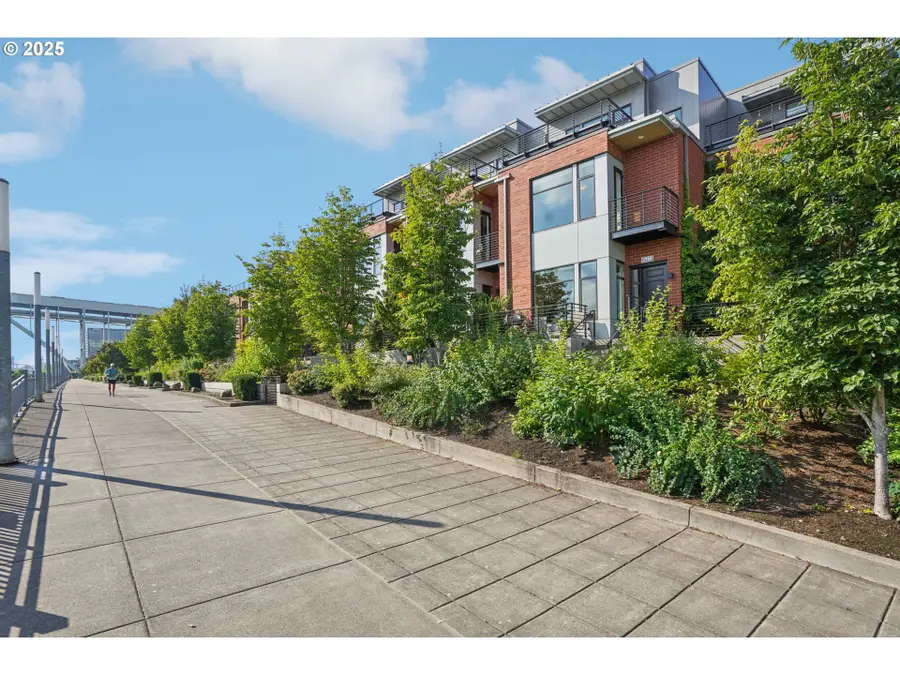 1740 NW Riverscape St, Portland, OR 97209 - #2