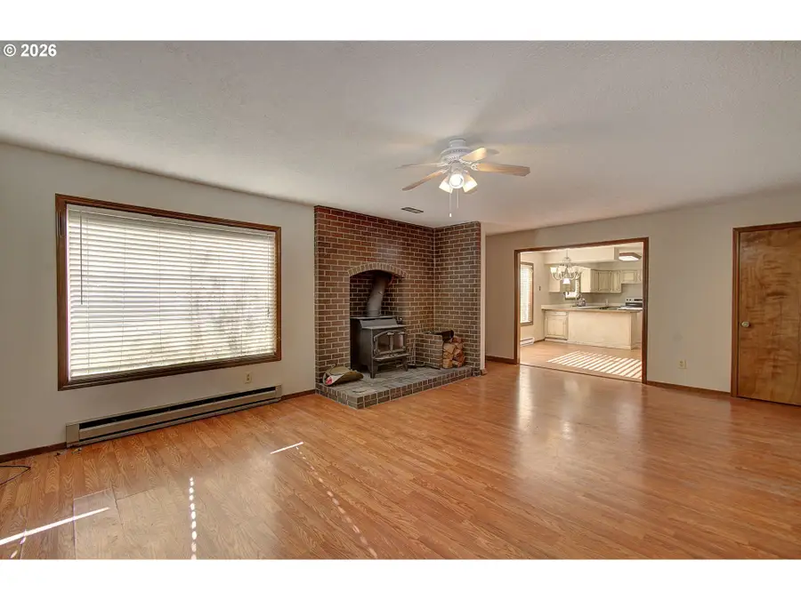 100 Inglewood Dr, Longview, WA 98632 - #2