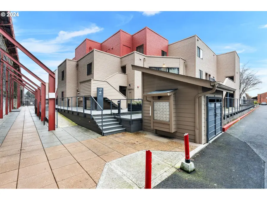 1040 NW Naito Pkwy, Portland, OR 97209 - #2