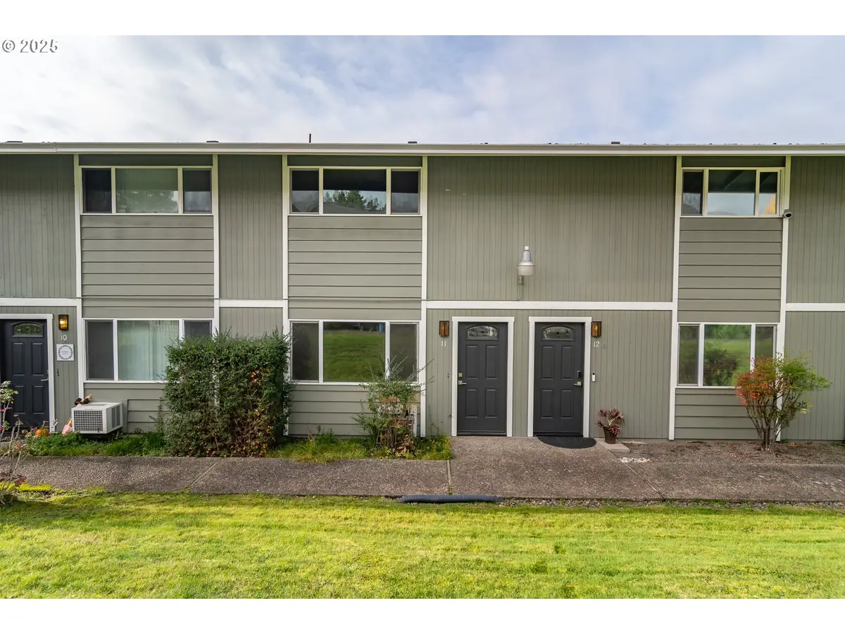 885 NE Sunset St #11, Roseburg, OR 97470 - Image #1