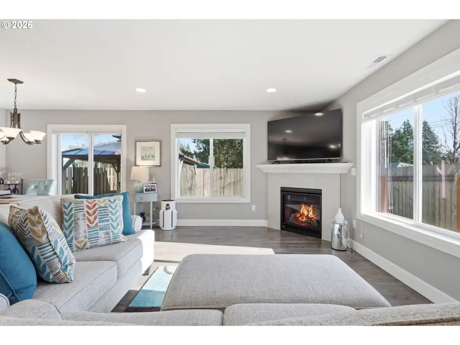 16994 University Ave, Sandy, OR 97055 - Image #2