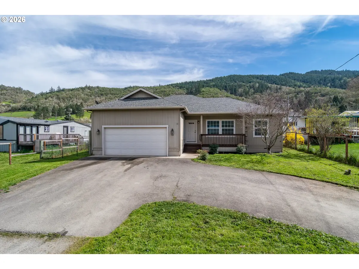 1102 Cook St, Tri City, OR 97457 - #1