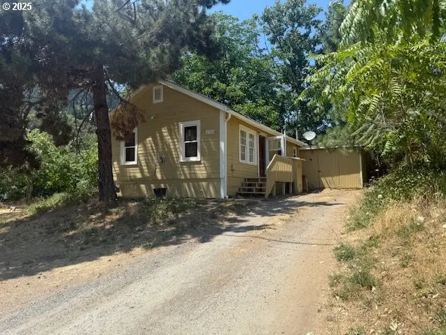 420 SW 4th Ave, Myrtle Creek, OR 97457 - #3