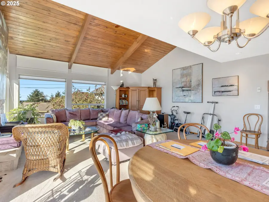 325 W Niagara Ave, Astoria, OR 97103 - Image #3