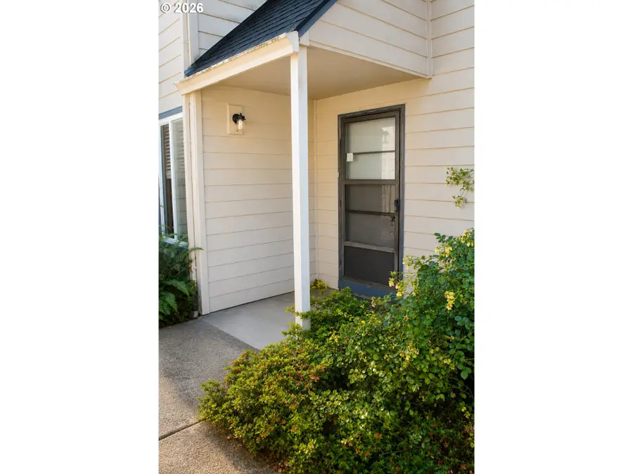381 NE Village Squire Ave #2, Gresham, OR 97030 - #3