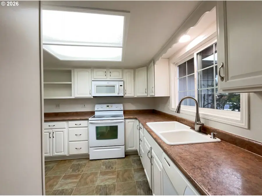 2730 SE 45th Ct, Hillsboro, OR 97123 - Image #2